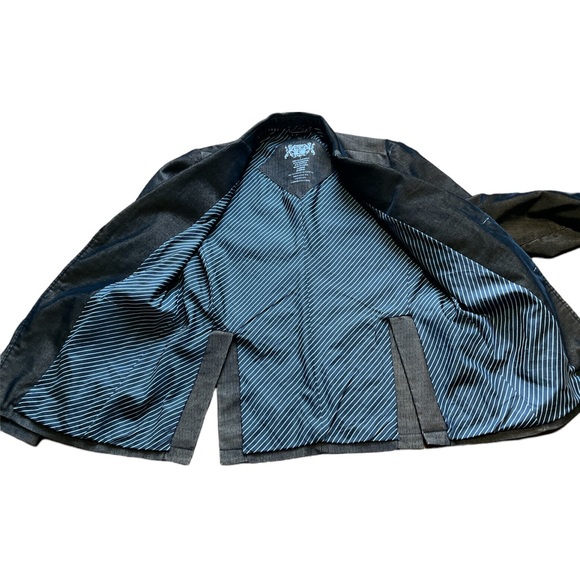 Mens medium corduroy blazer in EUC. Color changes when view from diff direction. - Picture 3 of 5